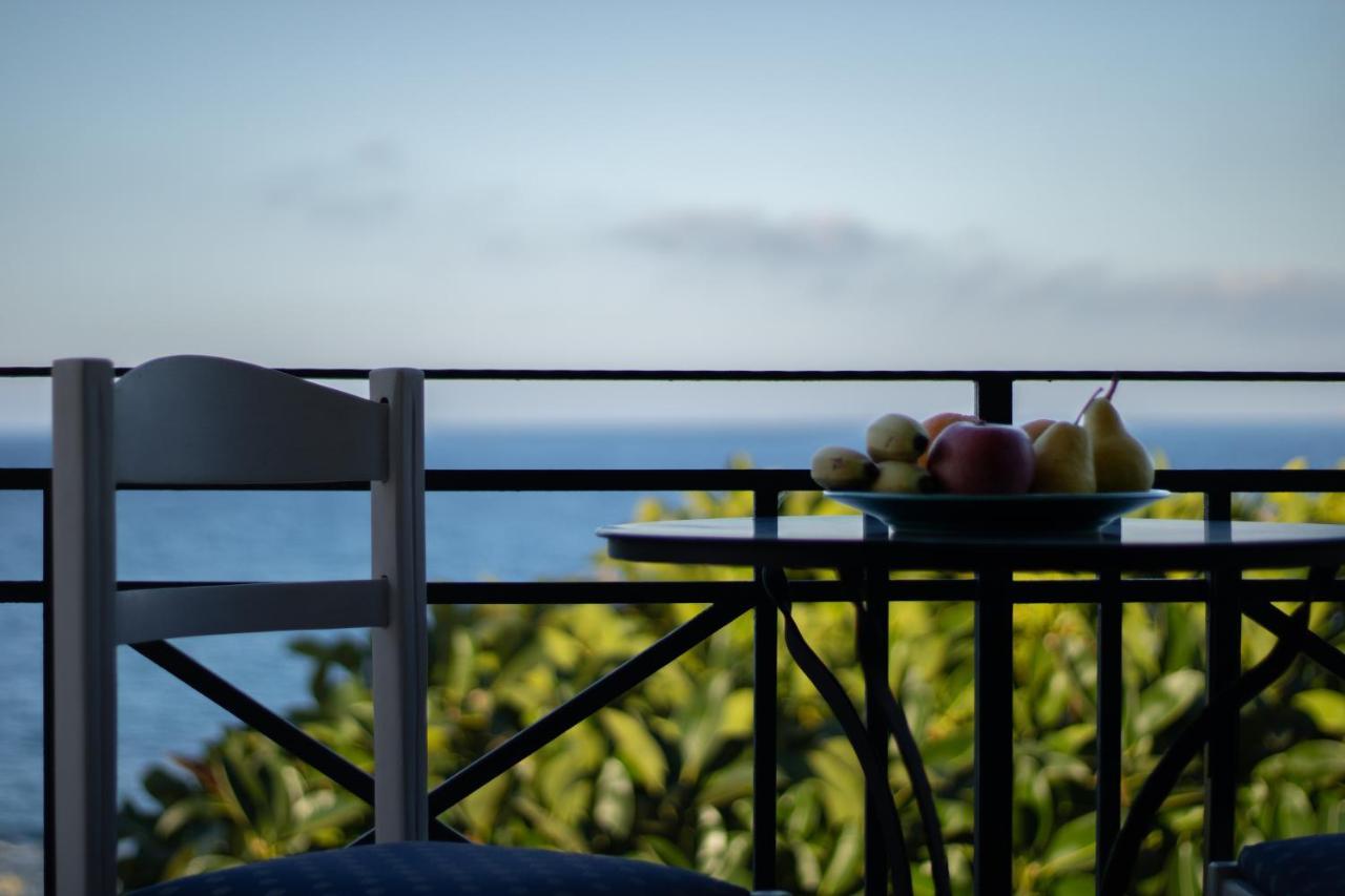The Island House - Family Size Apt - Overlooking The Aegean - 3 Steps From The Beach Mochlos Exterior photo