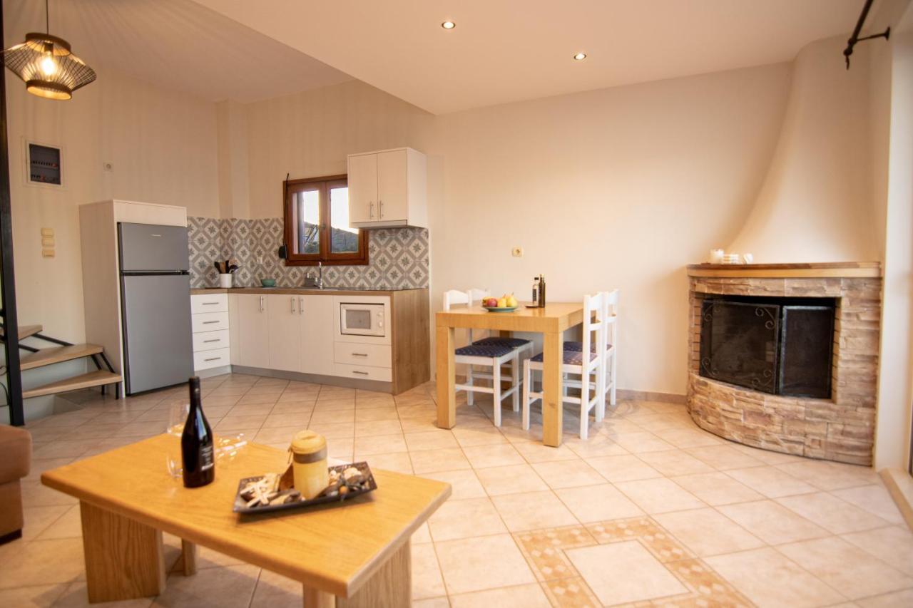 The Island House - Family Size Apt - Overlooking The Aegean - 3 Steps From The Beach Mochlos Exterior photo