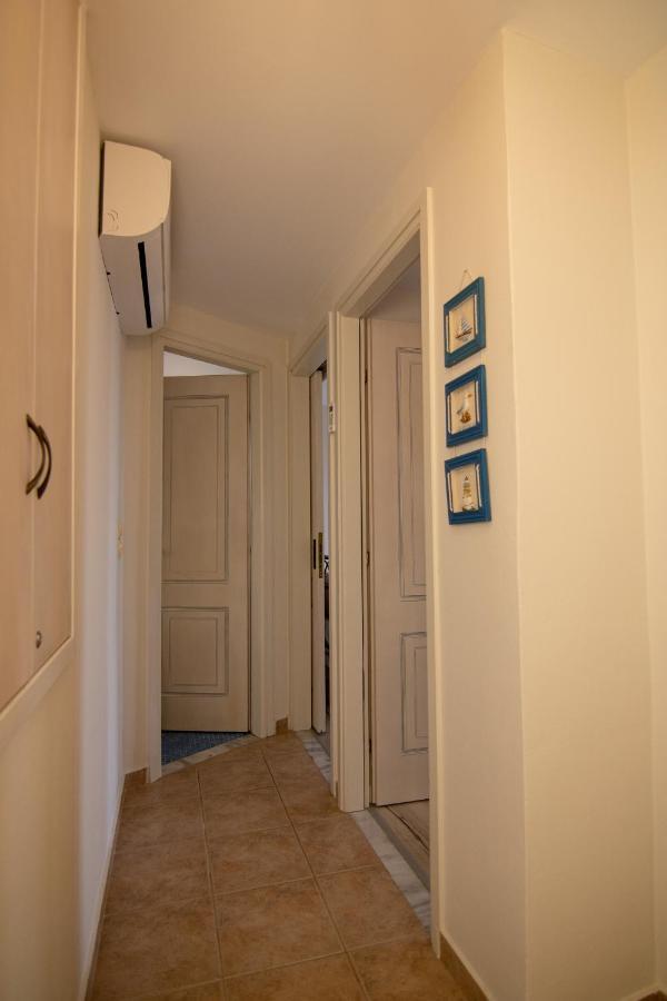 The Island House - Family Size Apt - Overlooking The Aegean - 3 Steps From The Beach Mochlos Exterior photo