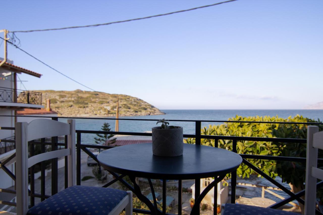 The Island House - Family Size Apt - Overlooking The Aegean - 3 Steps From The Beach Mochlos Exterior photo