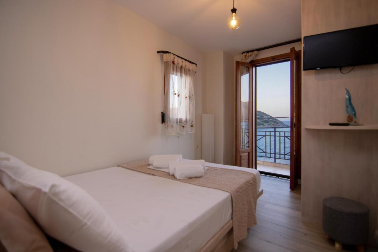 The Island House - Family Size Apt - Overlooking The Aegean - 3 Steps From The Beach Mochlos Exterior photo