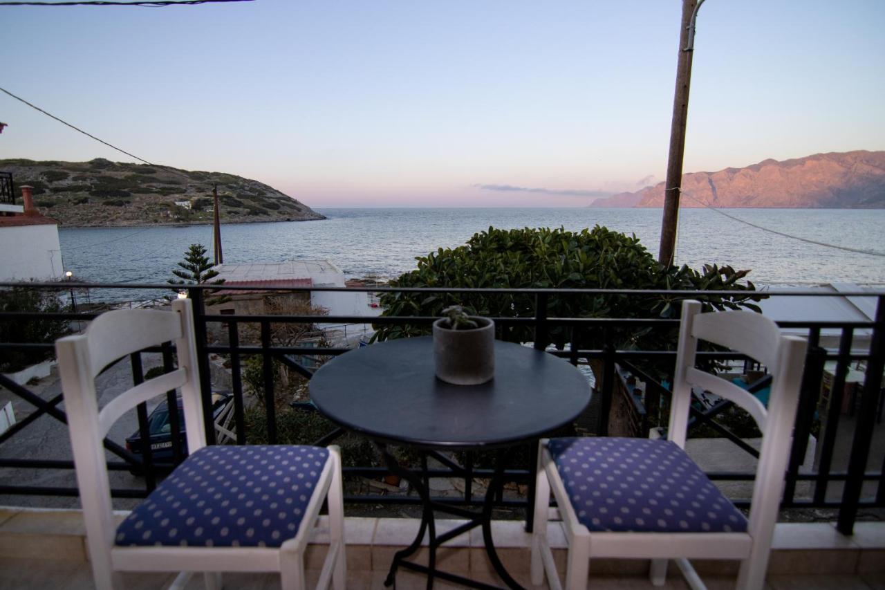The Island House - Family Size Apt - Overlooking The Aegean - 3 Steps From The Beach Mochlos Exterior photo
